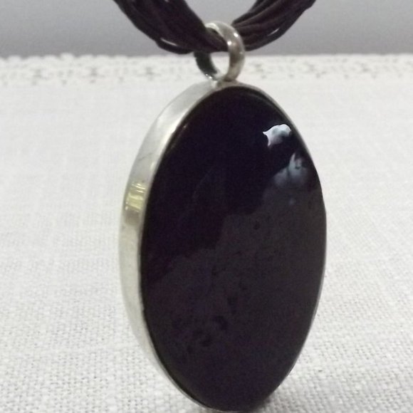 Vintage Black Glass Pendant Necklace - Picture 8 of 8